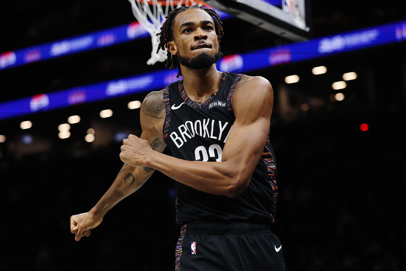 开云体育平台-克拉克斯顿场均13.1分7.5板4.0助1.4帽 篮板&amp;助攻在全队领跑